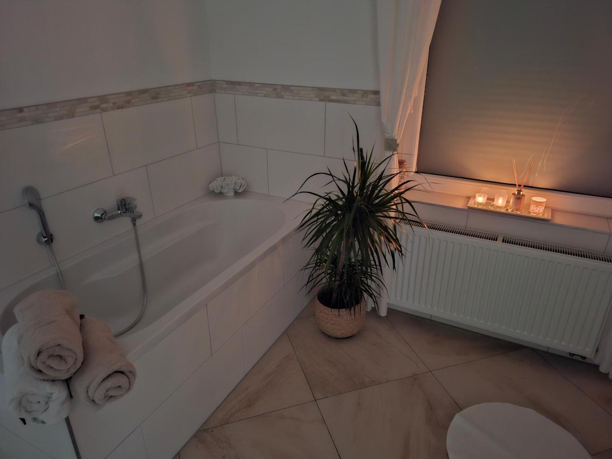 Umgeben Von Seen Und Waeldern Bruhl Bagian luar foto